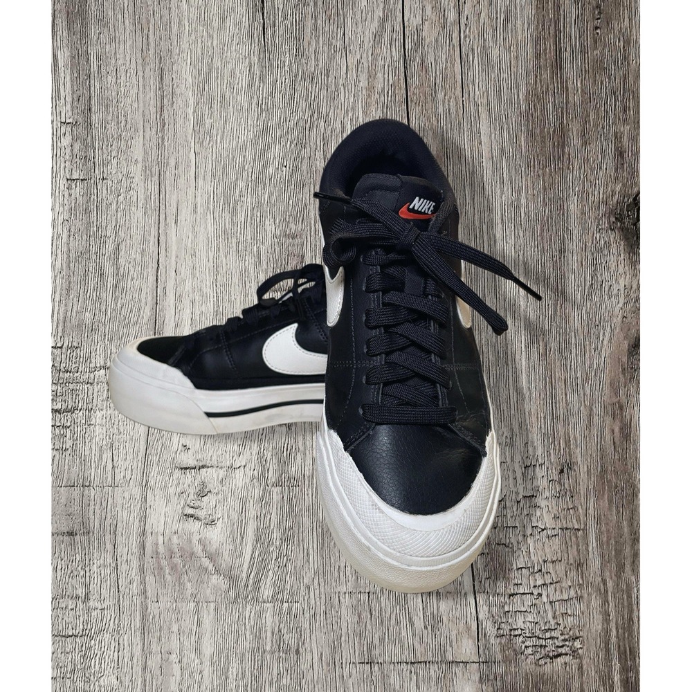 Nike Black and White Athletic Shoes - Picture 2 of 5